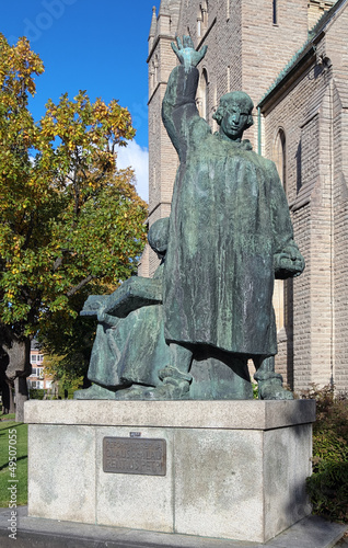 Photo: Monument to brothers Olaus and Laurentius Petri in Orebro Monument to brothers Olaus and Laurentius Petri in Orebro