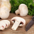 Zubereitung von Essen: Geschnittene Champignons