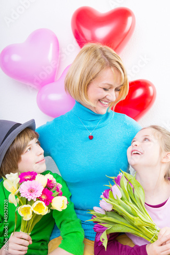 Photo: kinder und mutter zum muttertag kinder und mutter zum muttertag