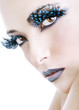 Profilo di donna con trucco in hight key
