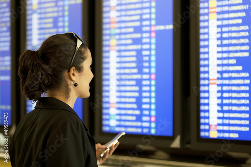 Photo: Check-in mit Smartphone am Flughafen Check-in mit Smartphone am Flughafen
