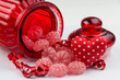 Himbeerbonbons mit Bonbonglas und Stoffherz