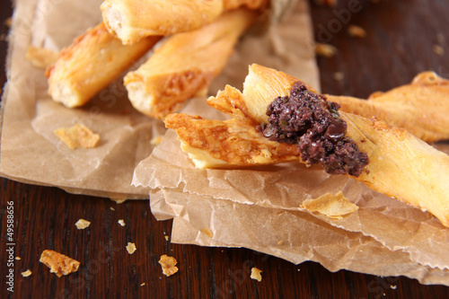 Photo: blätterteiggebäck mit tapenade blätterteiggebäck mit tapenade