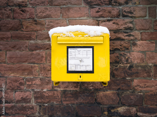 Photo: Briefkasten im Winter Briefkasten im Winter