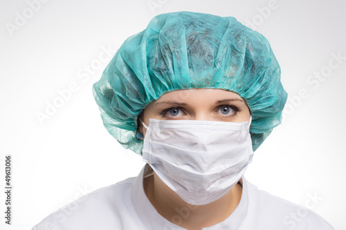 Photo: Junge Ärztin mit Mundschutz Junge Ärztin mit Mundschutz