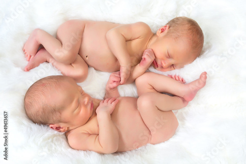Photo: Twins holding hands Twins holding hands