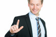kaufmann zeigt mit den fingern