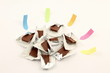 Freccia colorata indica tavoletta di cioccolato