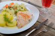 Lachs mit Kartoffeln und Gemüse