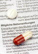Kapsel und Tablette auf Packungsbeilage