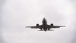 Flugzeug im Landeanflug - zeitlupe
