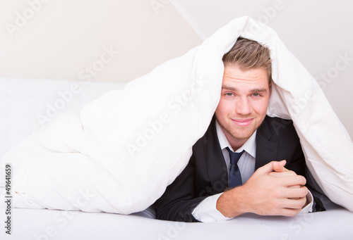 Photo: mann im bett mann im bett