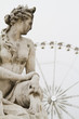 Foto: statua davanti alla ruota panoramica, parigi statua davanti alla ruota panoramica, parigi