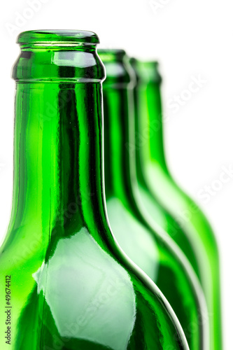 Photo: Viele stehende grüne Flaschen hintereinander Viele stehende grüne Flaschen hintereinander
