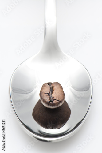 Photo: chicco di caffe' su cucchiaino chicco di caffe' su cucchiaino