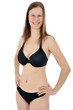 Junge Frau in schwarzem Bikini