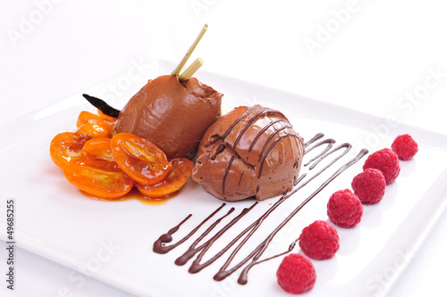 Photo: Pralinen-Whisky-Mousse mit Kumquatragout - Dessert - Nachspeise Pralinen-Whisky-Mousse mit Kumquatragout - Dessert - Nachspeise
