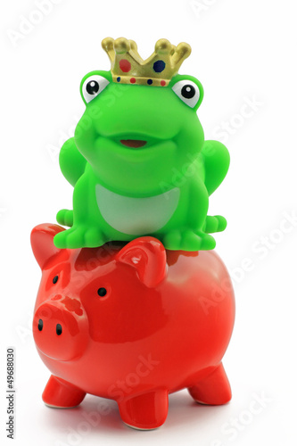 Photo: sparschwein und froschkönig sparschwein und froschkönig