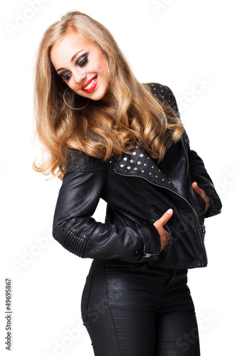Photo: junge blonde Frau im Rocker-Outfit junge blonde Frau im Rocker-Outfit