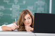 Photo: schülerin arbeitet mit zeichentablet schülerin arbeitet mit zeichentablet
