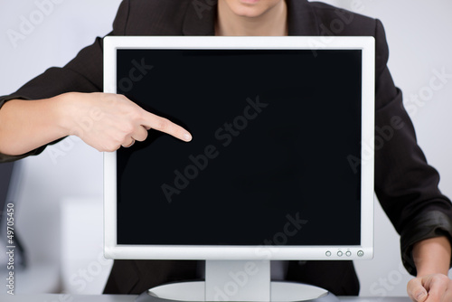 Photo: finger zeigt auf computer finger zeigt auf computer