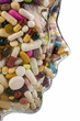 Kopf aus Glas mit Tabletten