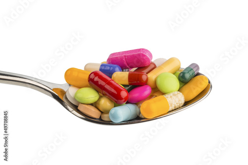 Photo: Viele Tabletten auf Löffel Viele Tabletten auf Löffel