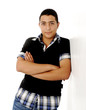 Foto: Closeup photo of a middle eastern guy standing against the wall Closeup photo of a middle eastern guy standing against the wall