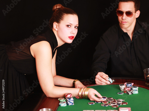 Photo: Paar beim Pokern Paar beim Pokern