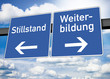 Verkehrsschild mit Stillstand und Weiterbildung