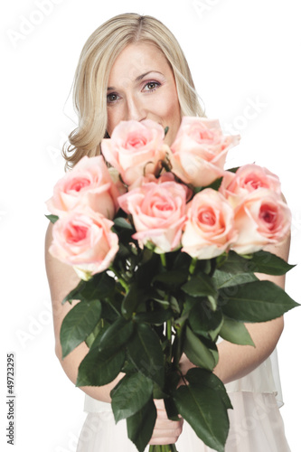 Photo: Frau hält Strauß Rosen Frau hält Strauß Rosen