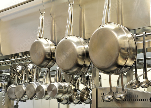 Photo: Töpfe unf Pfannen in der Restaurantküche Töpfe unf Pfannen in der Restaurantküche