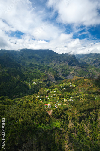 Photo: Village au coeur du cirque de Mafate - La Réunion Village au coeur du cirque de Mafate - La Réunion