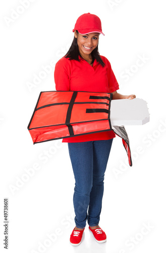 Foto: Young Woman With A Whole Pizza Young Woman With A Whole Pizza