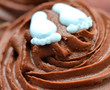 Foto: Two feet on top of Cup Cake Closeup Two feet on top of Cup Cake Closeup