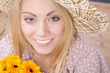 attraktives mädchen mit blumen