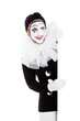 Weiblicher Clown lächelt und blickt ums Eck