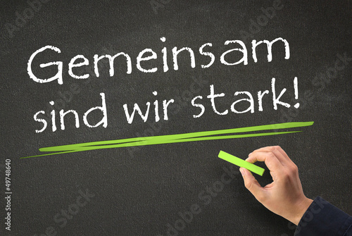 Photo: Gemeinsam sind wir stark! - Motto auf Kreidetafel Gemeinsam sind wir stark! - Motto auf Kreidetafel