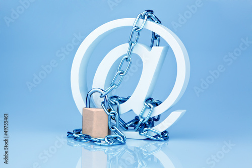 Photo: Datensicherheit im Internet. Klammeraffe Datensicherheit im Internet. Klammeraffe