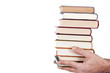 manos con libros apilados en fondo blanco