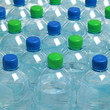 Mineralwasser in Plastikflaschen
