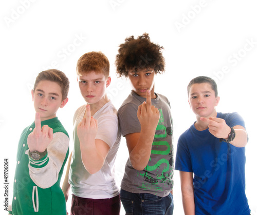Photo: Teenager – Pubertät – Mittelfinger zeigen Teenager – Pubertät – Mittelfinger zeigen