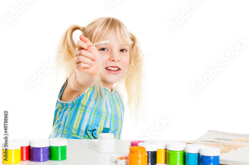Photo: kleines Mädchen beim malen kleines Mädchen beim malen