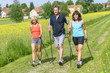 Drei sportliche Walker