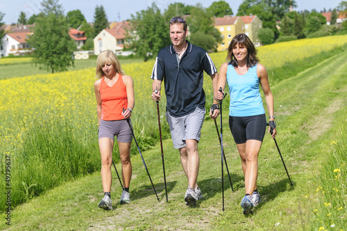 Photo: Drei sportliche Walker Drei sportliche Walker