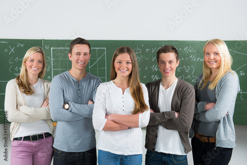 Photo: selbstbewußte schülergruppe selbstbewußte schülergruppe