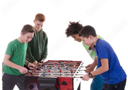 Photo: Gruppe Teenager spielt Kicker Gruppe Teenager spielt Kicker