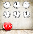 5 vor 12 - Uhrenvergleich mit Stopschild