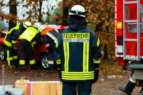 Photo: Unfall - Feuerwehr rettet Unfallopfer aus Auto Unfall - Feuerwehr rettet Unfallopfer aus Auto