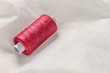 rote Garnrolle